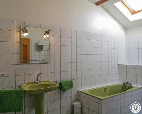 31G100253-ad45a8873fb74bd8b0216865712ae6e4