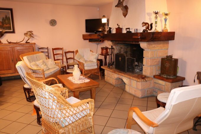 31G100253-b6eaf777b81840a19cc718a25ad5c9f3