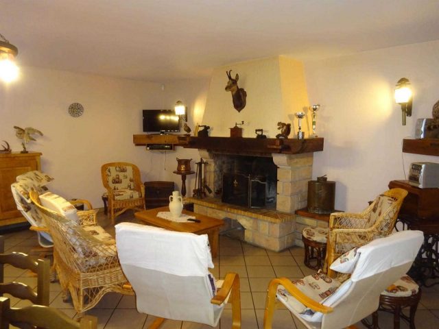 31G100253-f73156c1cff949f4983b989fa9818ece