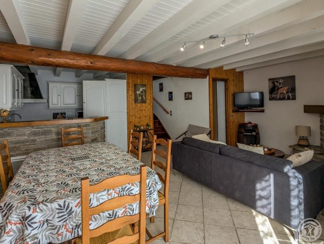 31G100254-2e3c36913eb34342b86f1d605f8a2d5c