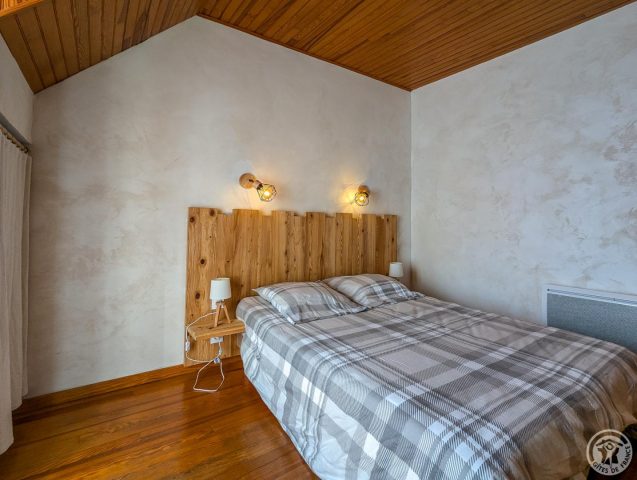 31G100254-71bfa4d55c5b47d79396d3e0574a8a4f