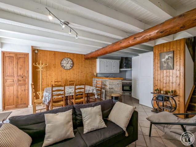 31G100254-a6b399068e24422bbb9a09f8f36c3235