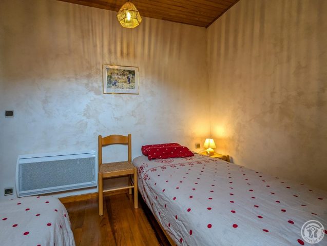 31G100254-e85459c5d6a94b64bc4927fdc8bc9aad