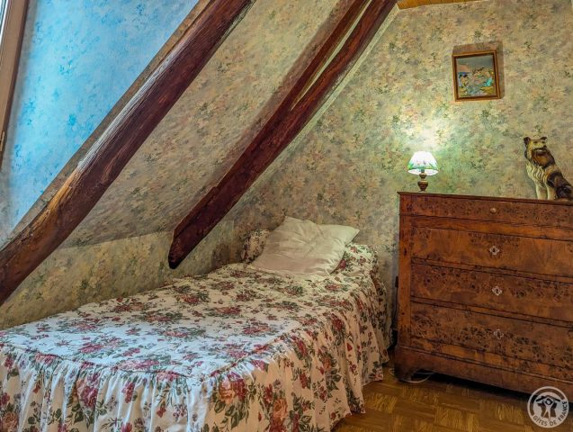 31G100263-6379debd3238429484d48a8b86b749c5