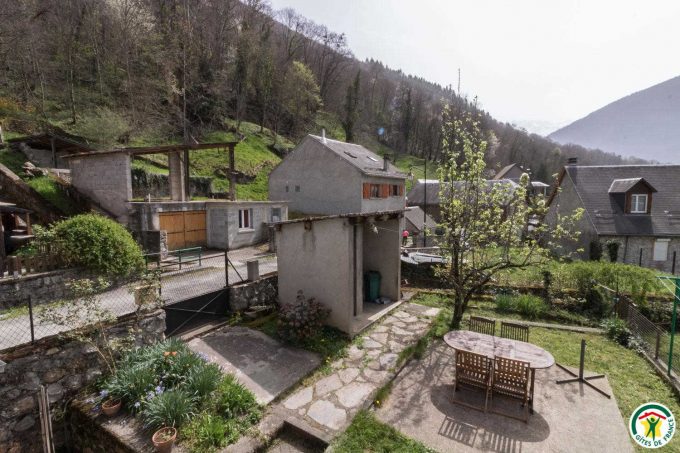 31G100288-0412c39251c7409facab2ce1124eb8ee