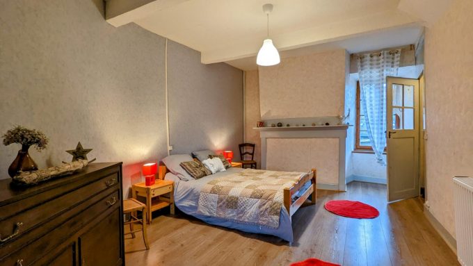 31G100288-a9557ef880734a86b033a22e5a840133