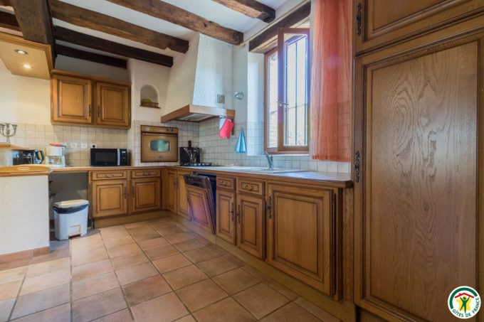 31G100307-2480995e70cd49a08f72a66d38f9e910