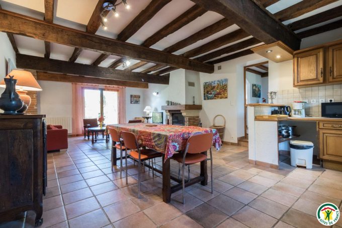 31G100307-46737c49e7844447914a5fb9349435fb