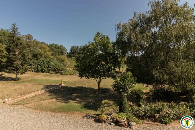 31G100307-73494eac439c42059daa460a601bb478