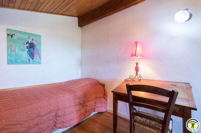 31G100307-9db2f8b1648e418c9eab1c7a961ed665