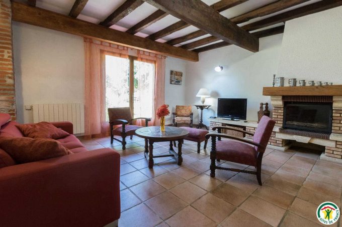 31G100307-aa6c193da5844e74a1ddba4f8a93354a