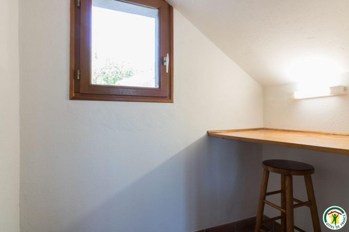 31G100307-f327af0ce51c4726bbab5fc4a14cb365