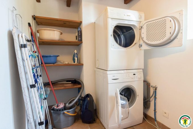 31G100307-f74fca78f7f04793aefa690bcf3f8139