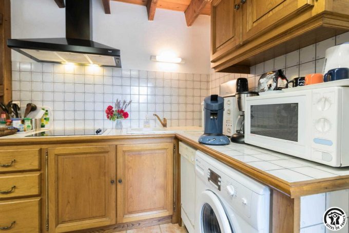 31G100342-559b8bf137fe4ed394b153a08160b9ef