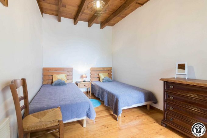 31G100342-9216f4f80b1a4fdd9a2bf4b2fe0b19c8