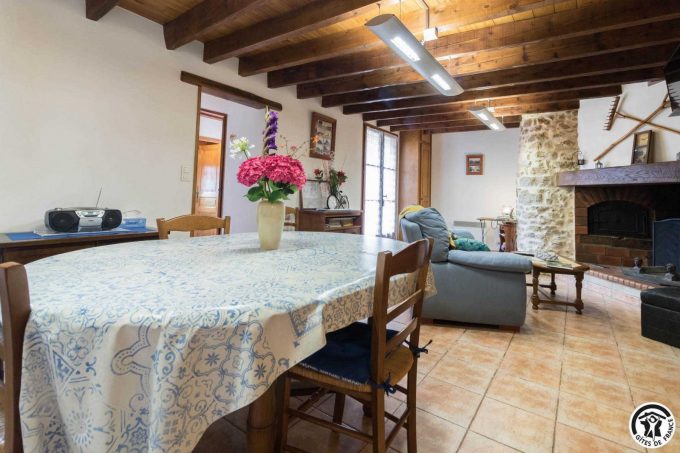 31G100342-a63a0b0092ca445f91a11e3df5b8d2d5