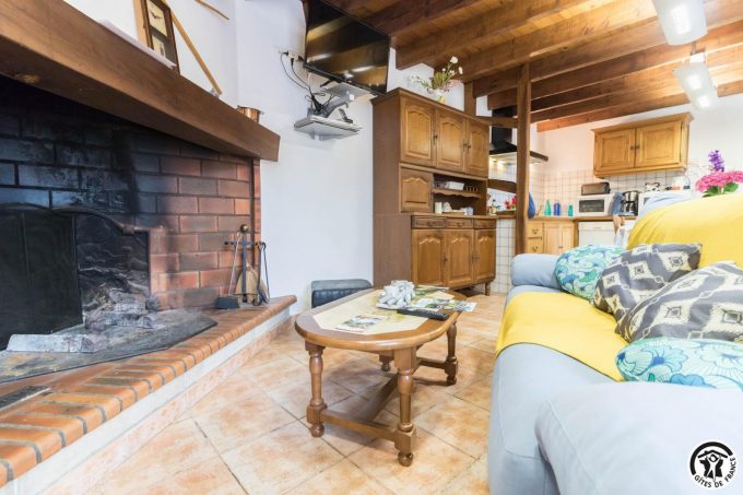 31G100342-c2be4febf1764c4d8f9b6e1beb3f41e4