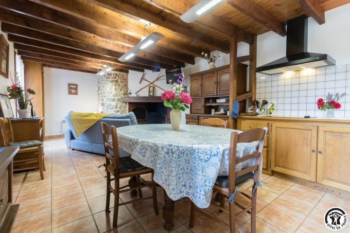 31G100342-cd3ec990acca4ce7921e327d7906685b