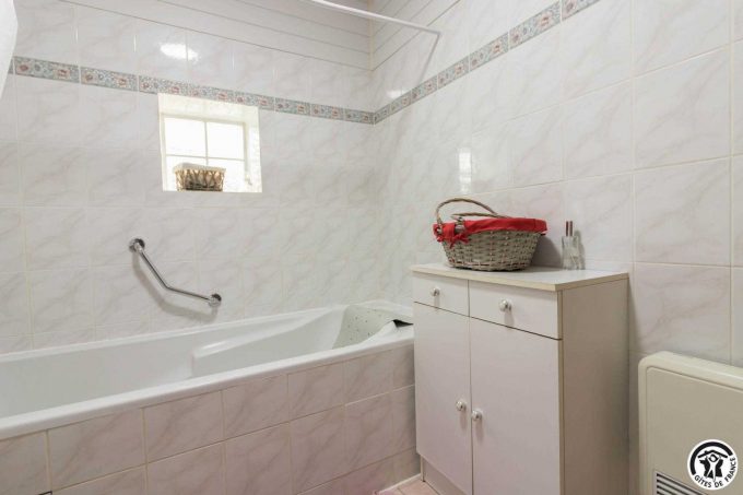 31G100342-d384fb6856624415a914e53085258423