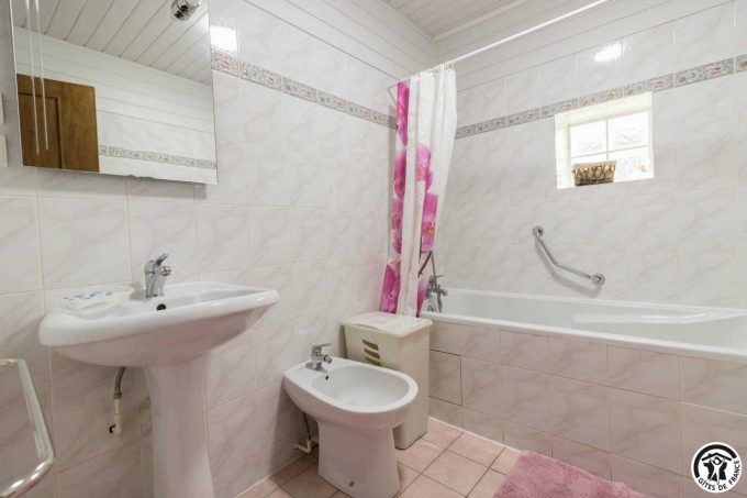 31G100342-d807c34afa9c4313bb50e0135a8ba61d