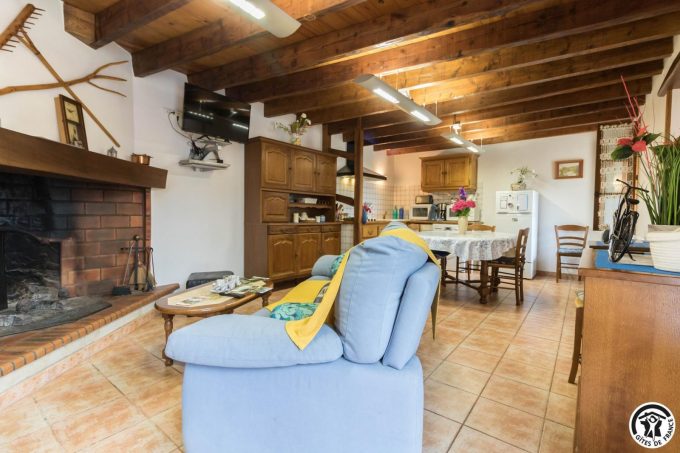 31G100342-e9dd331d8b0248138f1c7d9c30b0f540