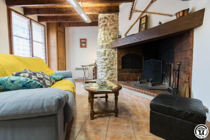 31G100342-ff435a8a237746749876a815e2725d8b