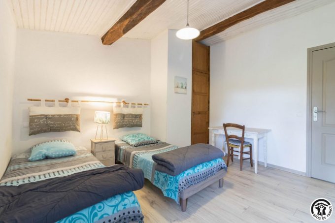 31G100344-185b33668b2249f69d513e73d52d725f