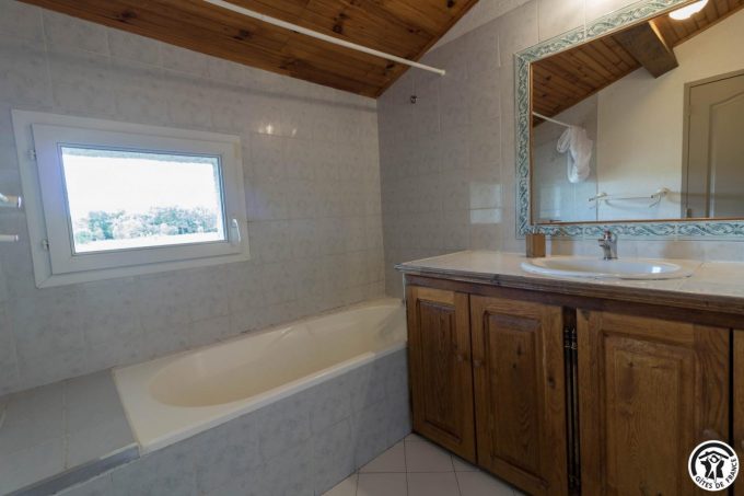 31G100344-369074cfb3ea4e7eb9337aa3d8588c42