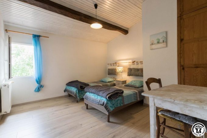 31G100344-66c94334e32d4795b213ed98dc67115b