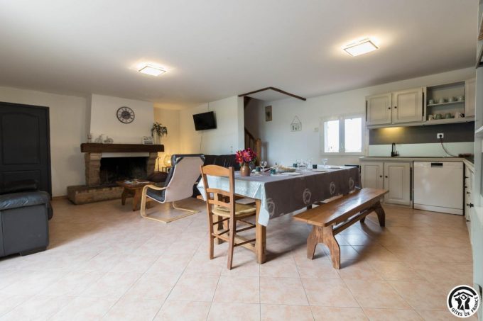 31G100344-a97121daa82e44278b61be81d386364b