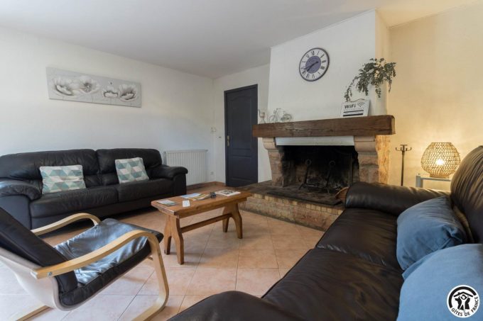 31G100344-e19a72b4c05e4363b04c3558cb0fd19c