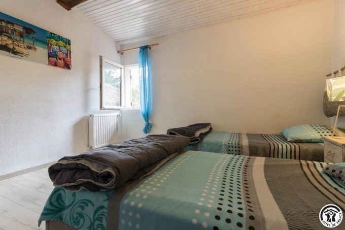 31G100344-e7c20aeb0bc14bd08ff35f2062e4c1ed