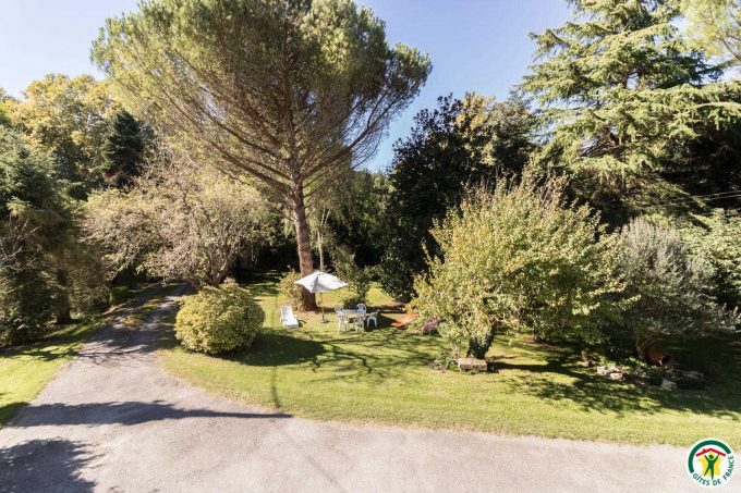 31G100358-0d088b3ce085455a8a453000a7d39e80