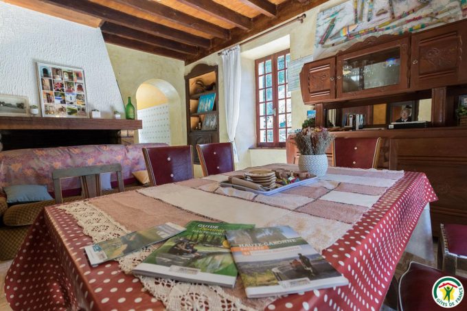 31G100358-13fc2f0cd7f64a038a220d9364f96f28