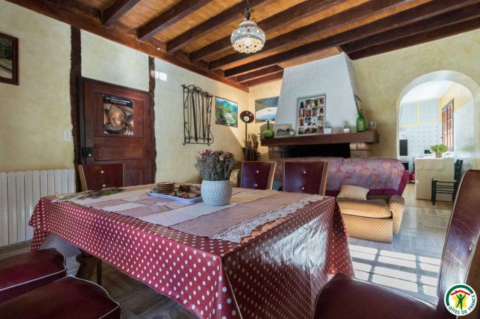 31G100358-5be94439562248d1b2787197795459d3