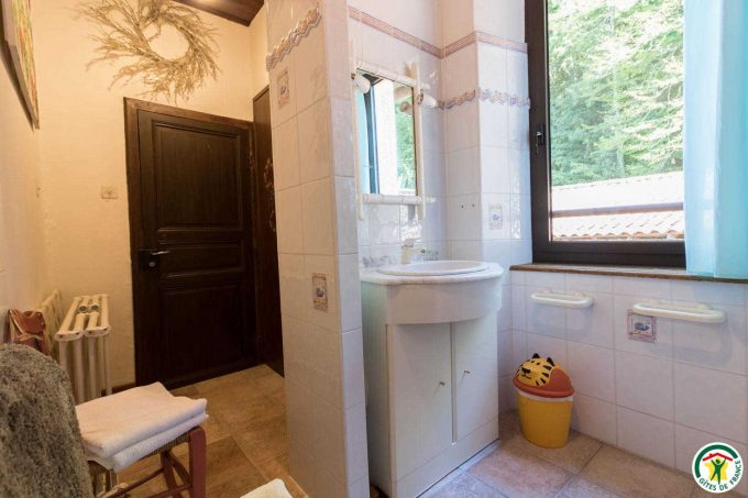 31G100358-5e6dcff87ae44d7e8ed42bb09580e436