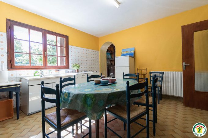 31G100358-9195d9effa2143809fd9d5b651696cb2