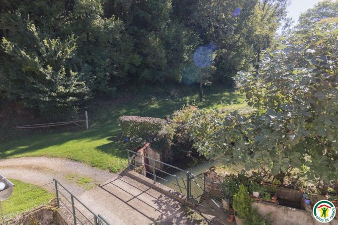 31G100358-e32831386ed347a3ac9c32d2a8e885b8