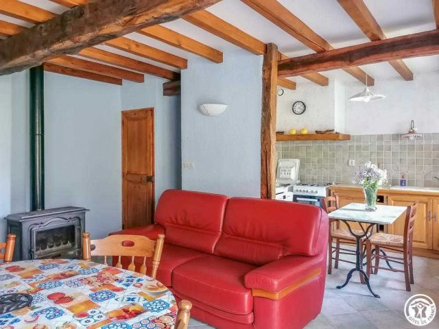 31G100360-9fa72de06018434fa385380df7544102