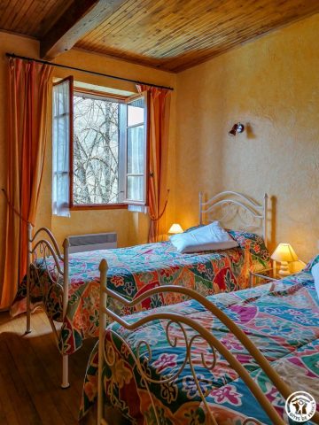 31G100360-a7b92609d2a74dacb7d18cb57f6111c2