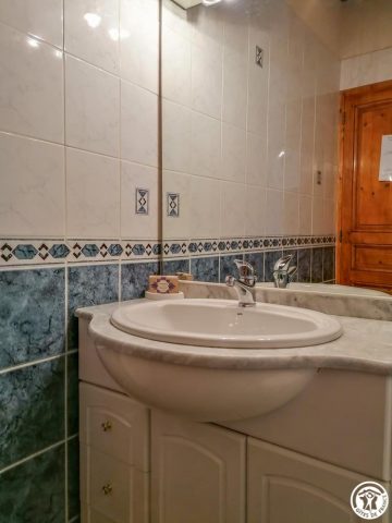 31G100360-f52130c9e54145daa95fa1365a43e2c2