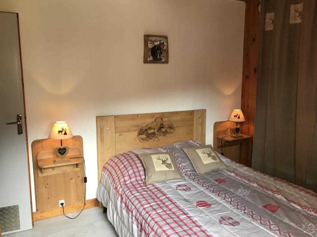 31G100375-27cff672b082475aae77af2f5a63fb3d