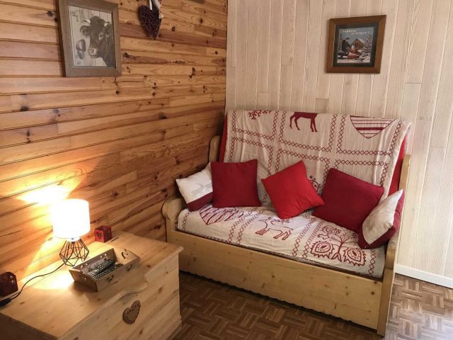 31G100375-4879c92679254f679ffdc9777efa30ff