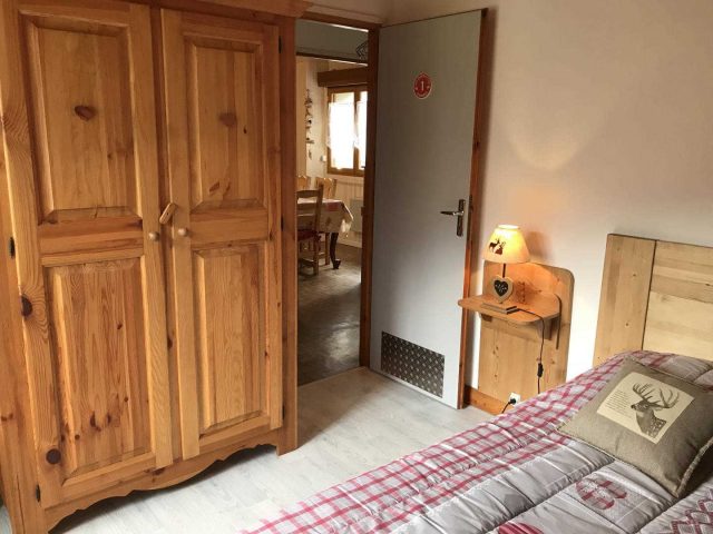 31G100375-7ea2fad6e9b44f579281e8cced8dd32f