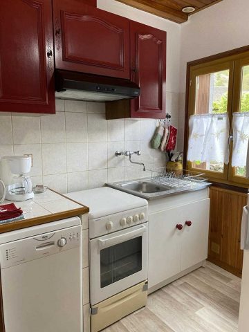 31G100375-a7619b96e0f346f7b650c82be268a1db