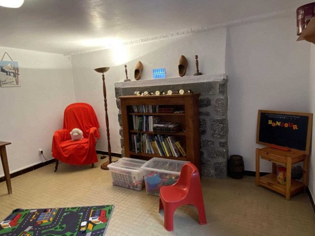 31G100375-f9c72af589494abeac9b857bb276d1cf