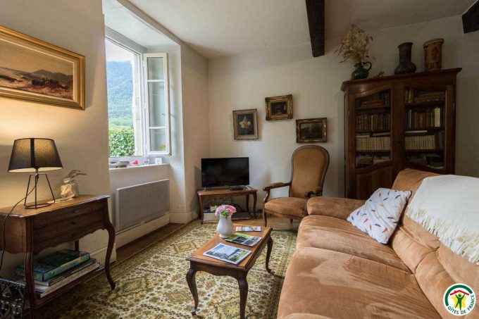 31G100403-0af0cacb37ca4fb3aecd771d9795c63a