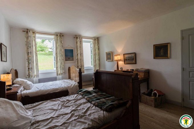 31G100403-2aafc9cdadd747448d60baaec9fab5ce