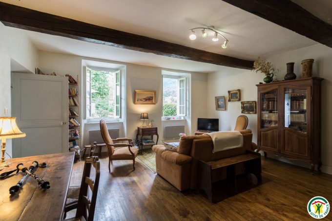 31G100403-2eed4f62ba7144e88442ed91c88bf255