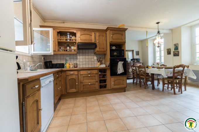 31G100403-5f5a757ee86548a1ae1c33ae0fab5579